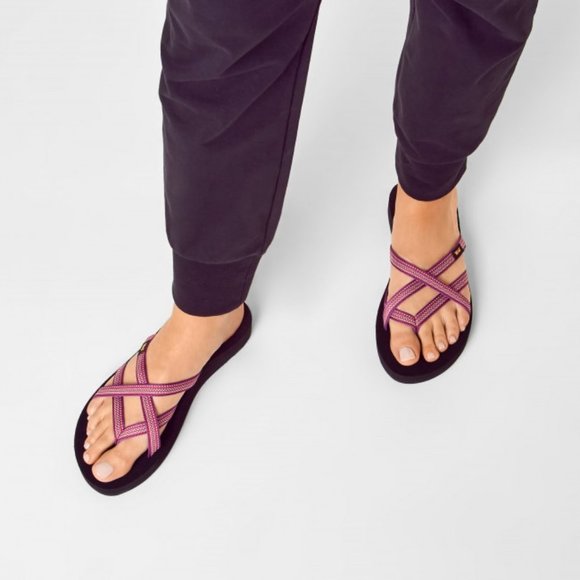 Teva Olowahu Strappy Patterned Green/Cream Summer Vacation Beach Casual Sandals - Picture 5 of 15